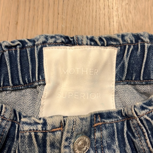 MOTHER High-Rise Elastic Waist Mom Jeans - Picture 5 of 10